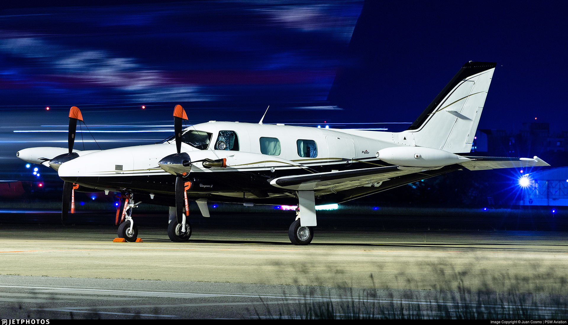 Piper Cheyenne no hangar